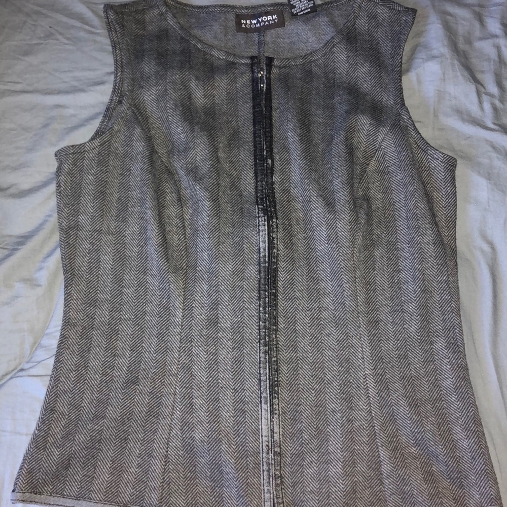 zip up cropped sleeveless top